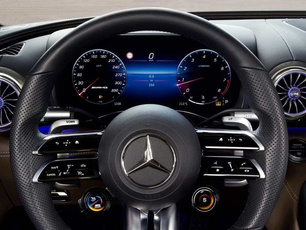 mercedes amg sl r232 interior hotspot driver display 1612x1209 11 2022