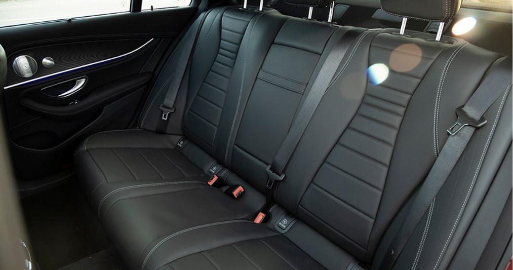 noi-that-Mercedes-e300-amg-2021-2022-mercedes-vietnam-org