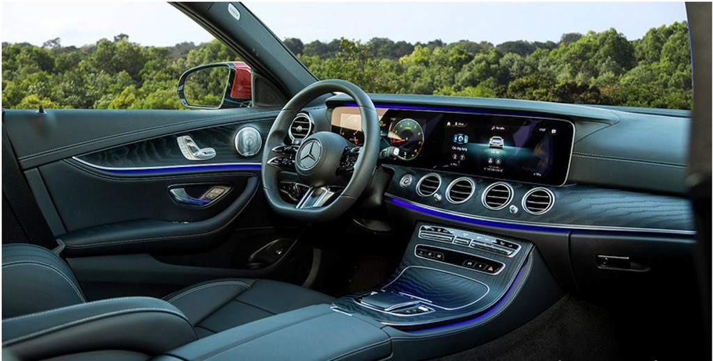 noi-that-Mercedes-e300-amg-2021-2022-mercedes-vietnam-org