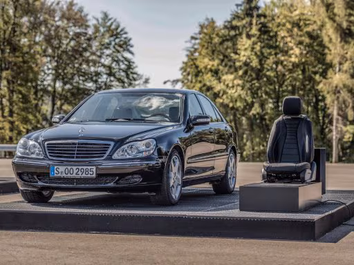 Lịch sử hình thành Mercedes-Benz: BIểu tượng của đẳng cấp và di sản 13 pre safe mercedes benz